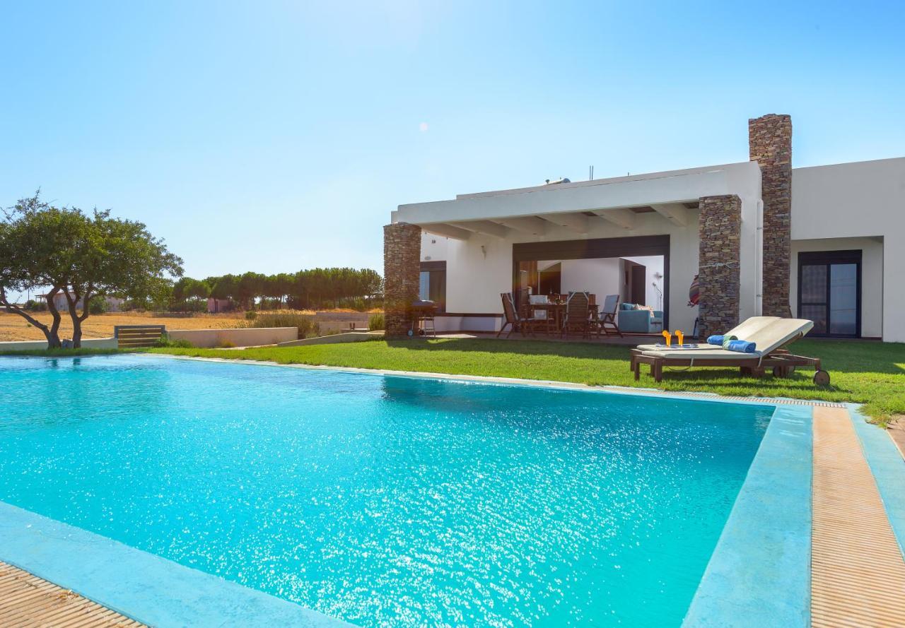 Cristelia Seafront & Pool Villa Лахания Екстериор снимка